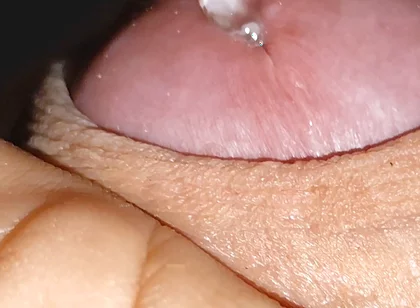 Hot Daddy in Close-up of the Inside of the Glans!