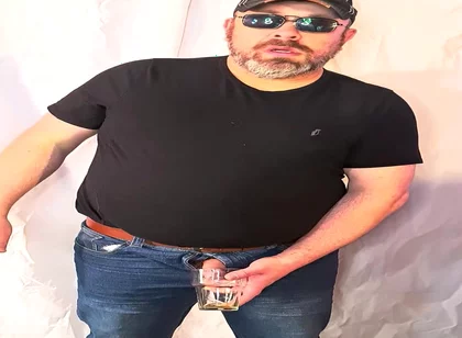 Dressed up with Cool Sunglasses, Treat Yourself to a Hot Piss