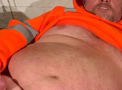 Hi Viz Chubby Bear Fucks Himself and Wanks off