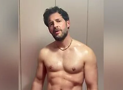 Muscle Blind White Guy Jerk Off And Cum On His Body
