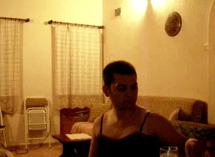 Posi̇ng Wi̇th Mi̇ni̇ Ski̇rt