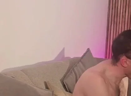 Englishtom Fucks a Load Out of Hungthotter