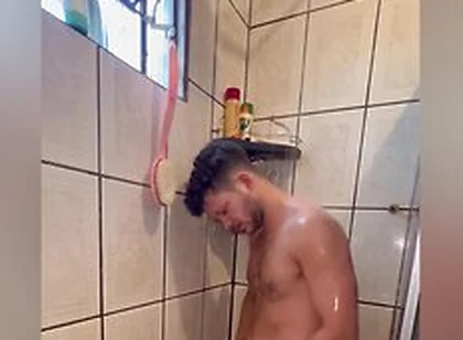 Levi Brazil - Playing In The Bath