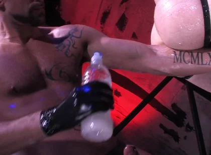 Fistpack 30 - 3 Fists in Paris