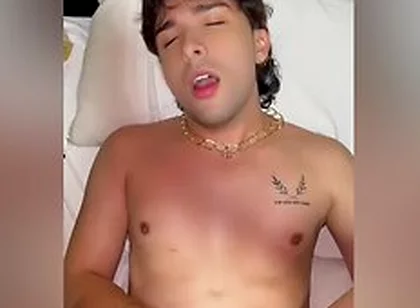 Estaba De Fiesta Y Fui Al Hotel Con Este Gordo Oso De Verga Gruesa Y Terminamos Follando Duro
