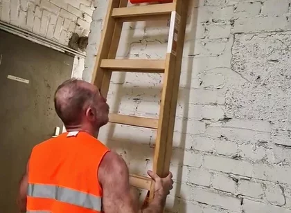 Very Hairy Builder