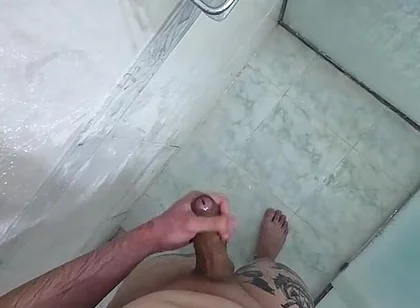 Jerking off to the Shower