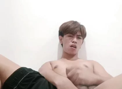 Young Asian Guy Wants You Daddy