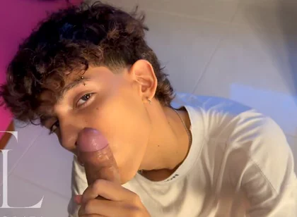 The Twink Delivery Man Warmed Me up and I Had to Put Him to Suck My Cock