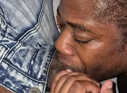 Relaxed up-close Jeans Throat Service