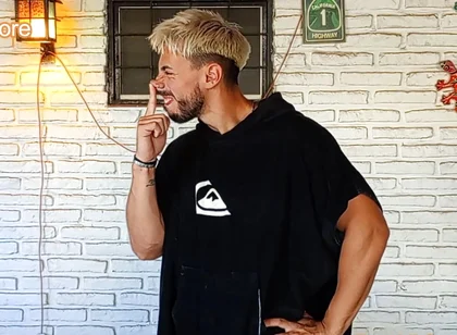 Fer Controls Nose of His Alpha Master Friend