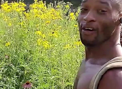 Kenniejai Walks Nude by the River in Chicago and Gets Caught