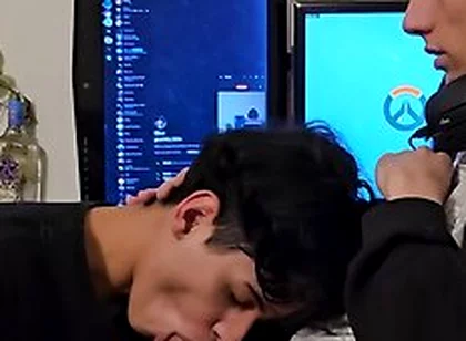 I Wanted Dick So I Teased My Boyfriend While He Was Playing
