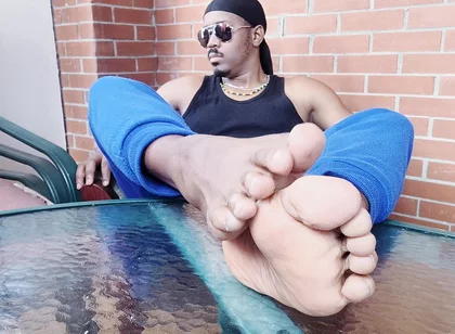 I Let My Feet Breathe After the Gym (2025)