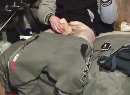 Cumshot in the Place Where I Go to Masturbate and Plus Before the Videos I Made Controll