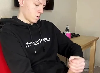 18 and Horny: Twink's Sticky Load Explosion