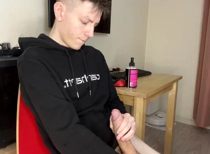 18 and Horny: Twink's Sticky Load Explosion