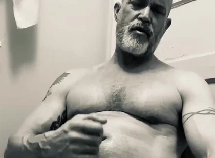 Hot B&w Bathroom Bate.