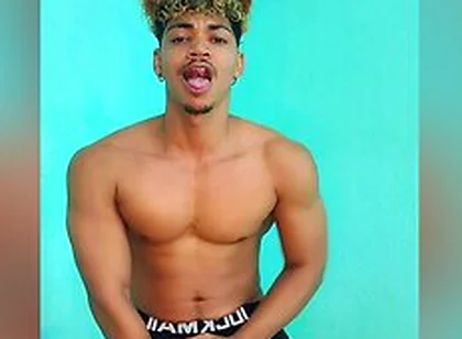 Cubanfox, Furry, Masturbandose Su Enorme Polla De 24 Cm