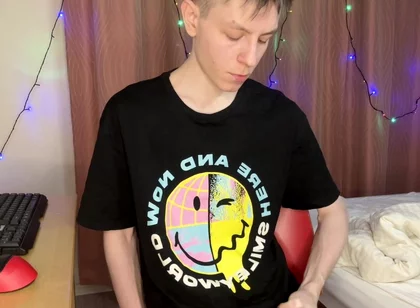 Quick Dorm Jerk Makes 23cm Cock Squirt Everywhere