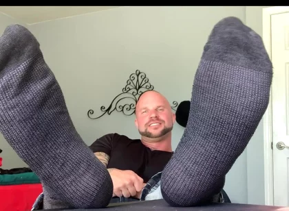 ‪why Are My Feet so Ticklish in Dress Socks?