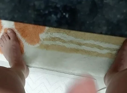 Murray Yaman Masturbates Solo in the Bathroom Watching His Own Porn..