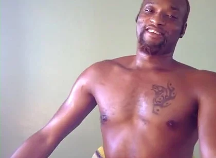 Kennie Jai Gets Ready for the Beach