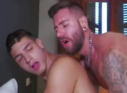 Three-some Latino: Bora Fuder Depois De Patinar (com Dp E Creampie)