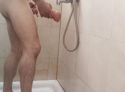 Hard and Nice Dick Gets Horny While Showering